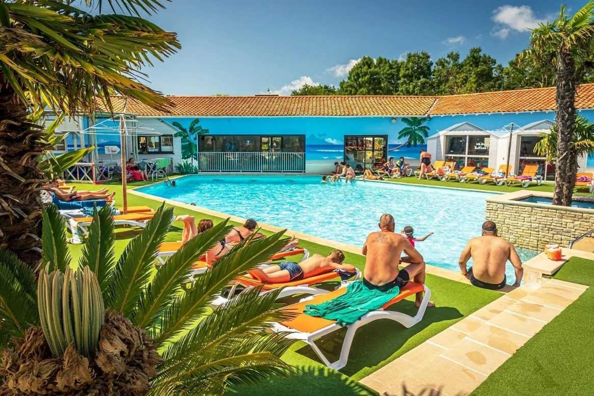 Camping 4 Etoiles - Parc Aquatique - Eei0Fi 생-조르주-돌레롱 외부 사진