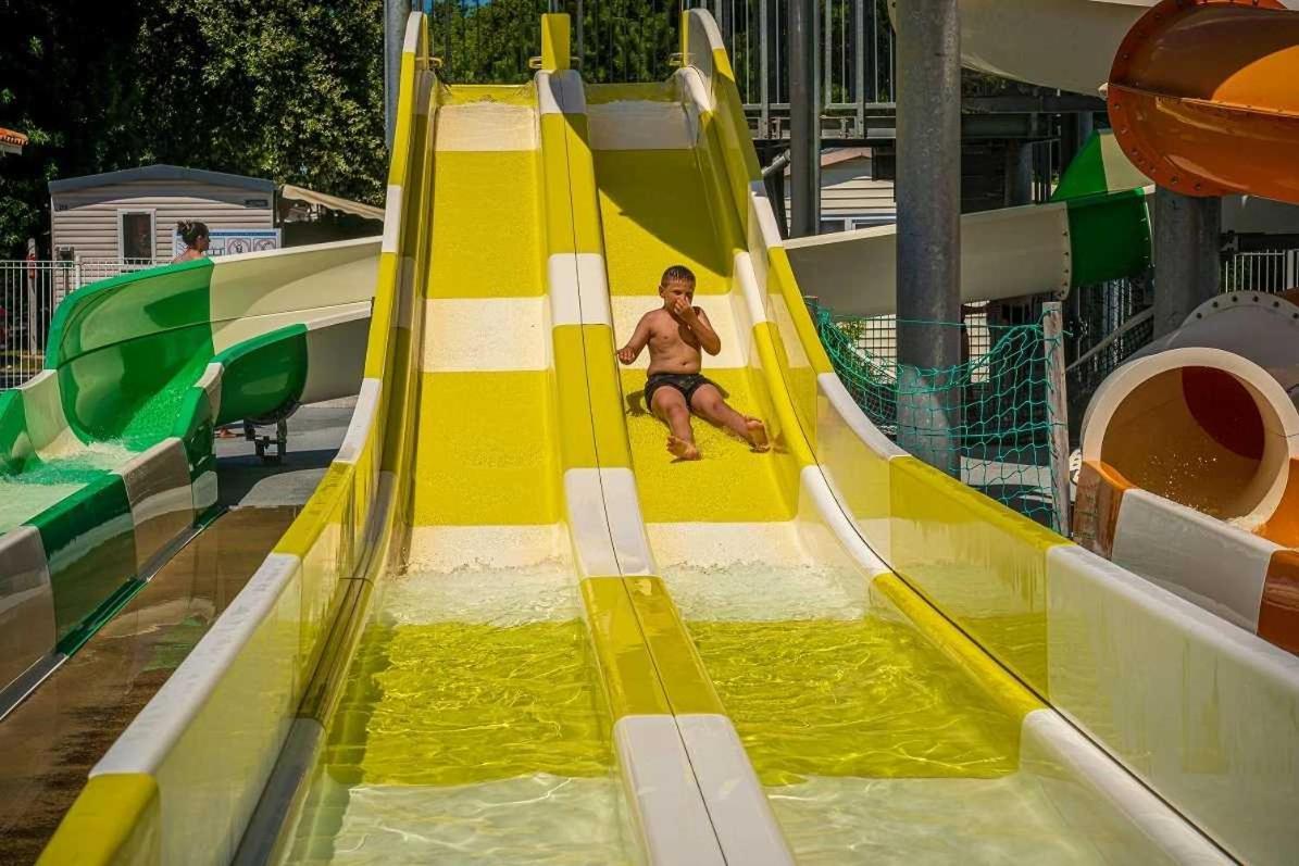 Camping 4 Etoiles - Parc Aquatique - Eei0Fi 생-조르주-돌레롱 외부 사진